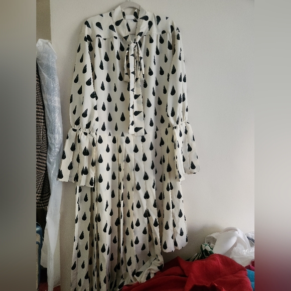 H&M STUDIO A/W 2023 GRAPHIC-PRINT PLEATED Maxi DRESS cream/black NO LOW BALLING! - Picture 2 of 16